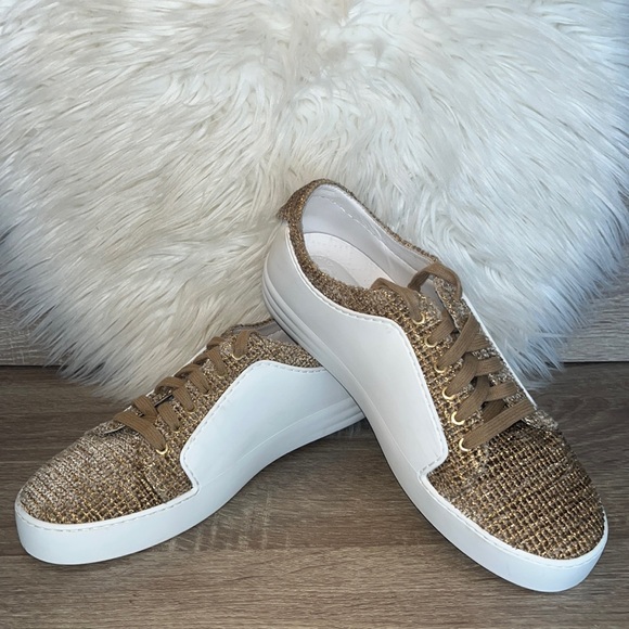 Authentic Chanel Tweed/Leather Interlocking CC Logo Sneakers - Picture 3 of 16